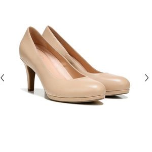 Brand New Size 7  Naturalizer Michelle Pump Tender Taupe Leather